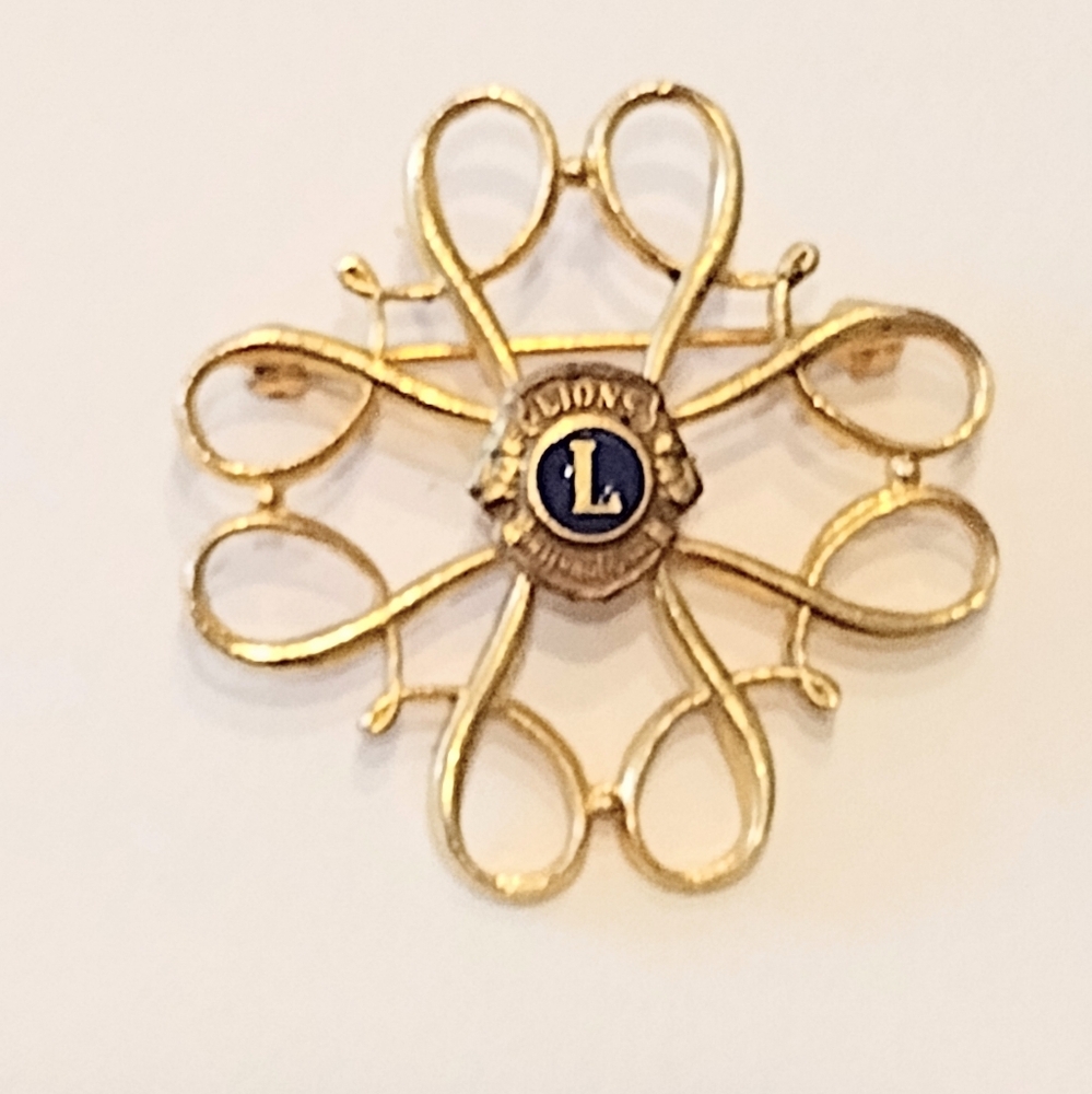 Vintage gold tone lions pin
